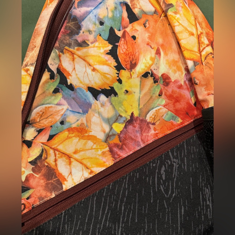 Kavu Autumn Leaf Print crossbody sling bag and lunchbox Set - Picture 3 of 7